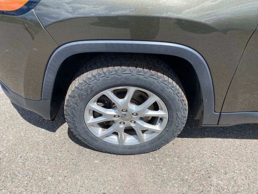 Used 2015 Jeep Cherokee Latitude with VIN 1C4PJMCSXFW642019 for sale in Hibbing, Minnesota