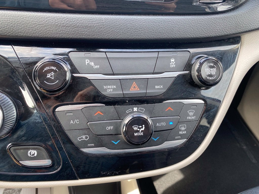 2017 Chrysler Pacifica Touring-L