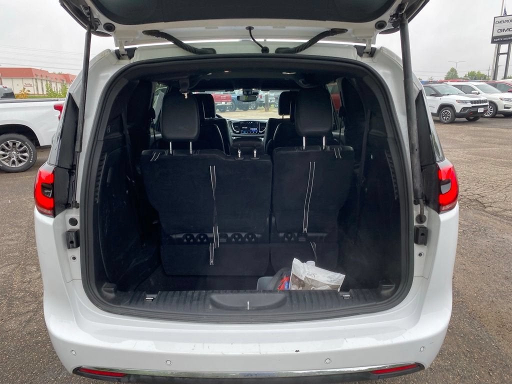 2026 Chrysler Pacifica Select