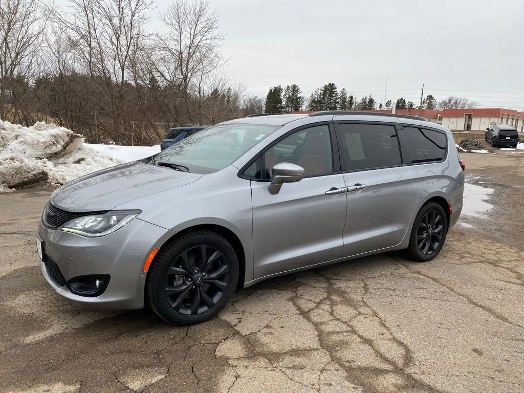 2020 Chrysler Pacifica Red S