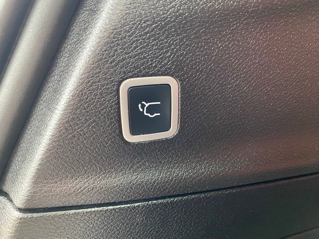 2020 Chrysler Pacifica Red S