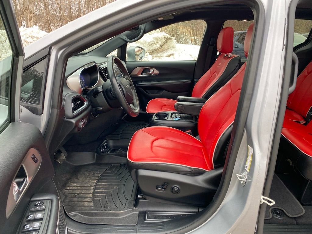 2020 Chrysler Pacifica Red S