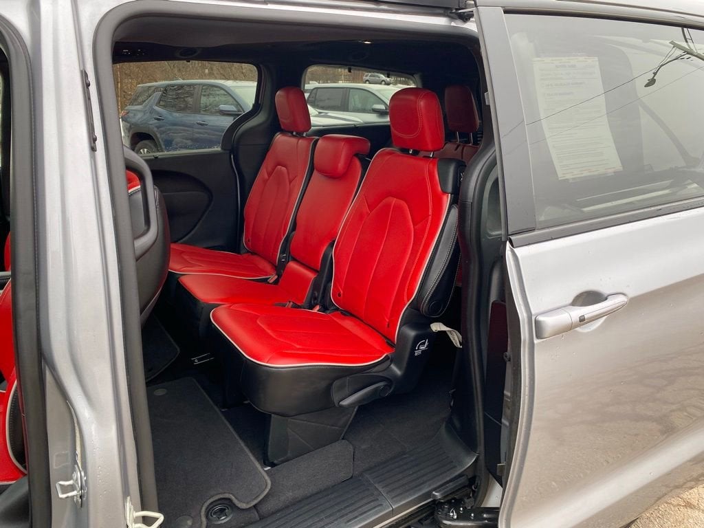 2020 Chrysler Pacifica Red S