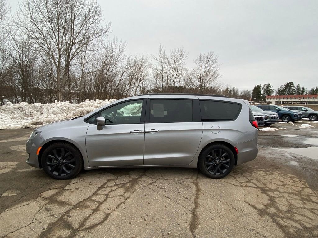 2020 Chrysler Pacifica Red S