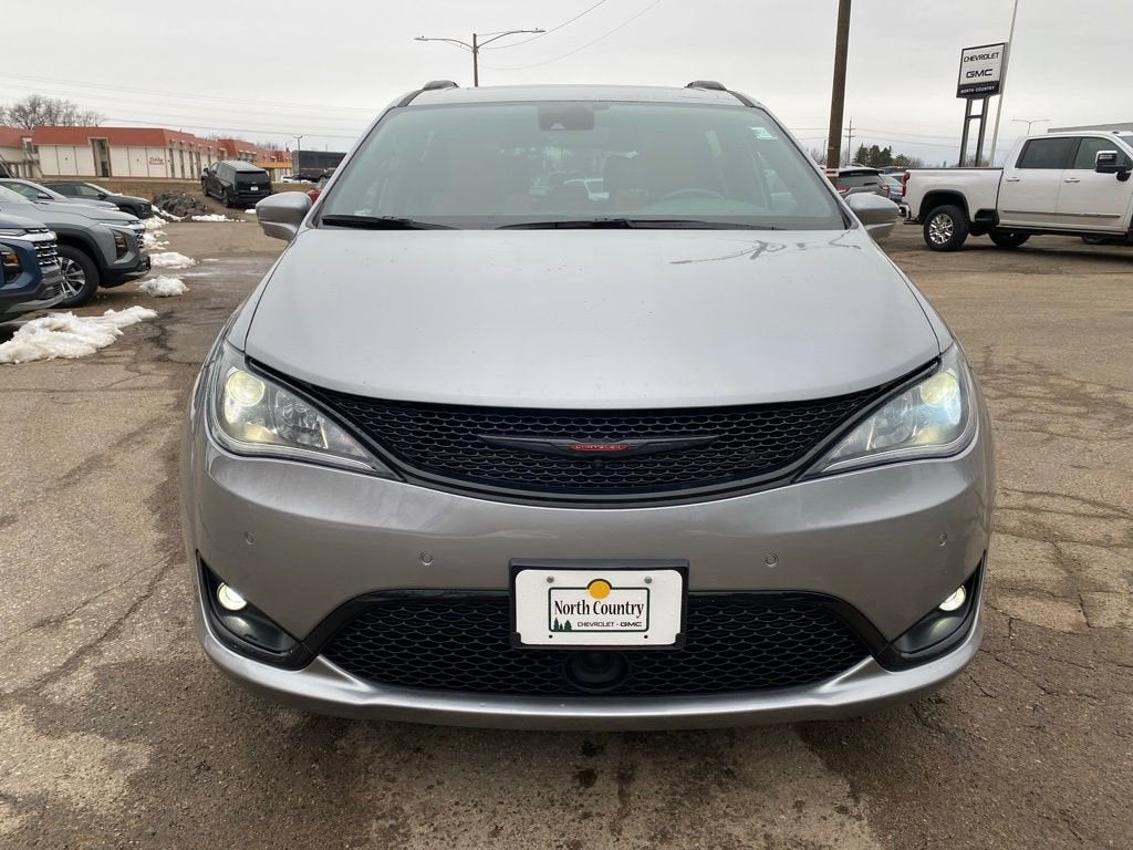 2020 Chrysler Pacifica Red S