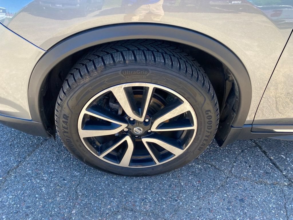 Used 2020 Nissan Rogue SL Platinum with VIN 5N1AT2MV4LC769127 for sale in Hibbing, Minnesota